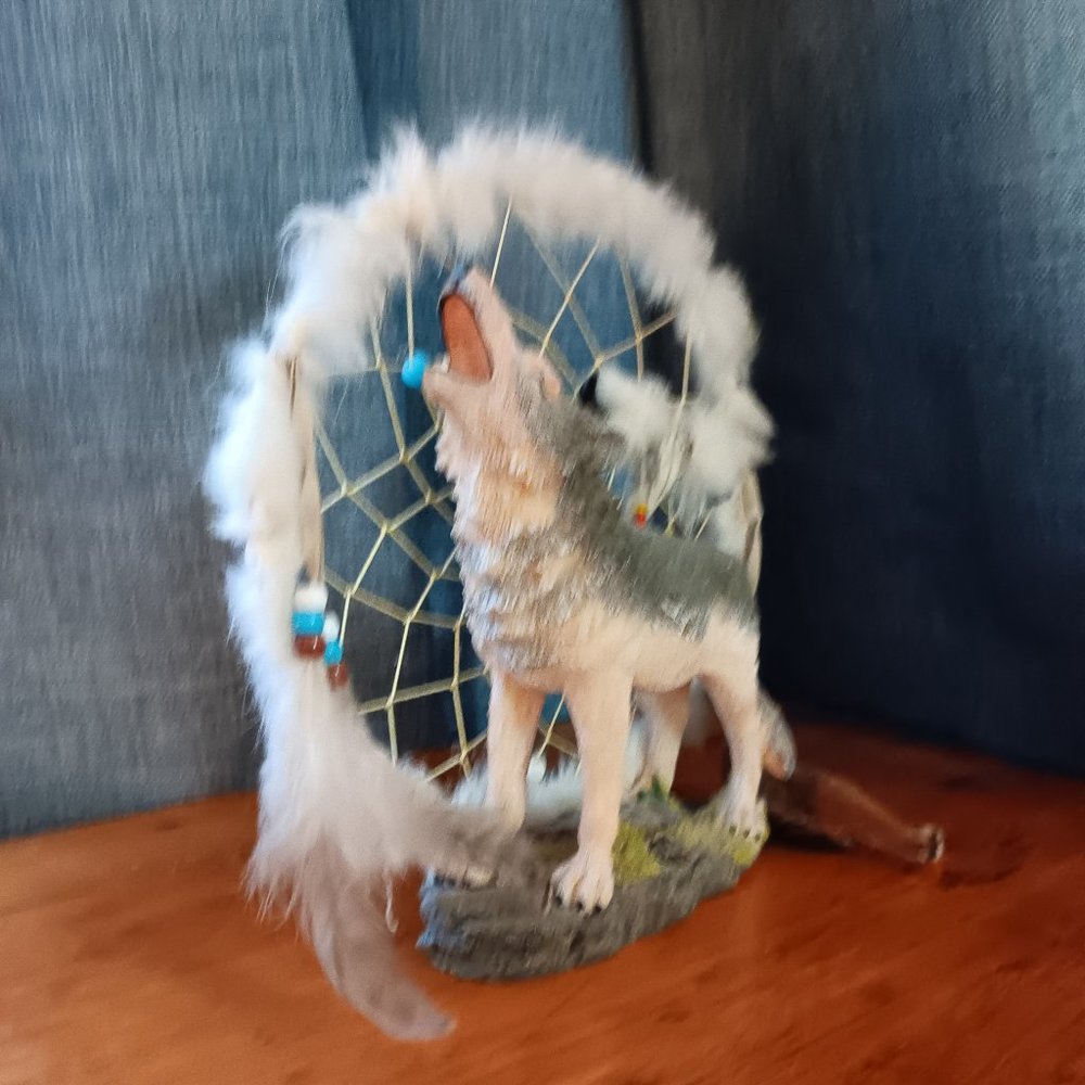 **SALE, SALE** Limited Edition Dream Catcher & Howling Wolf Statue - Picture 9 of 10